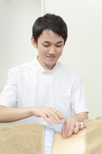 鍼灸師　明石　腰に針治療